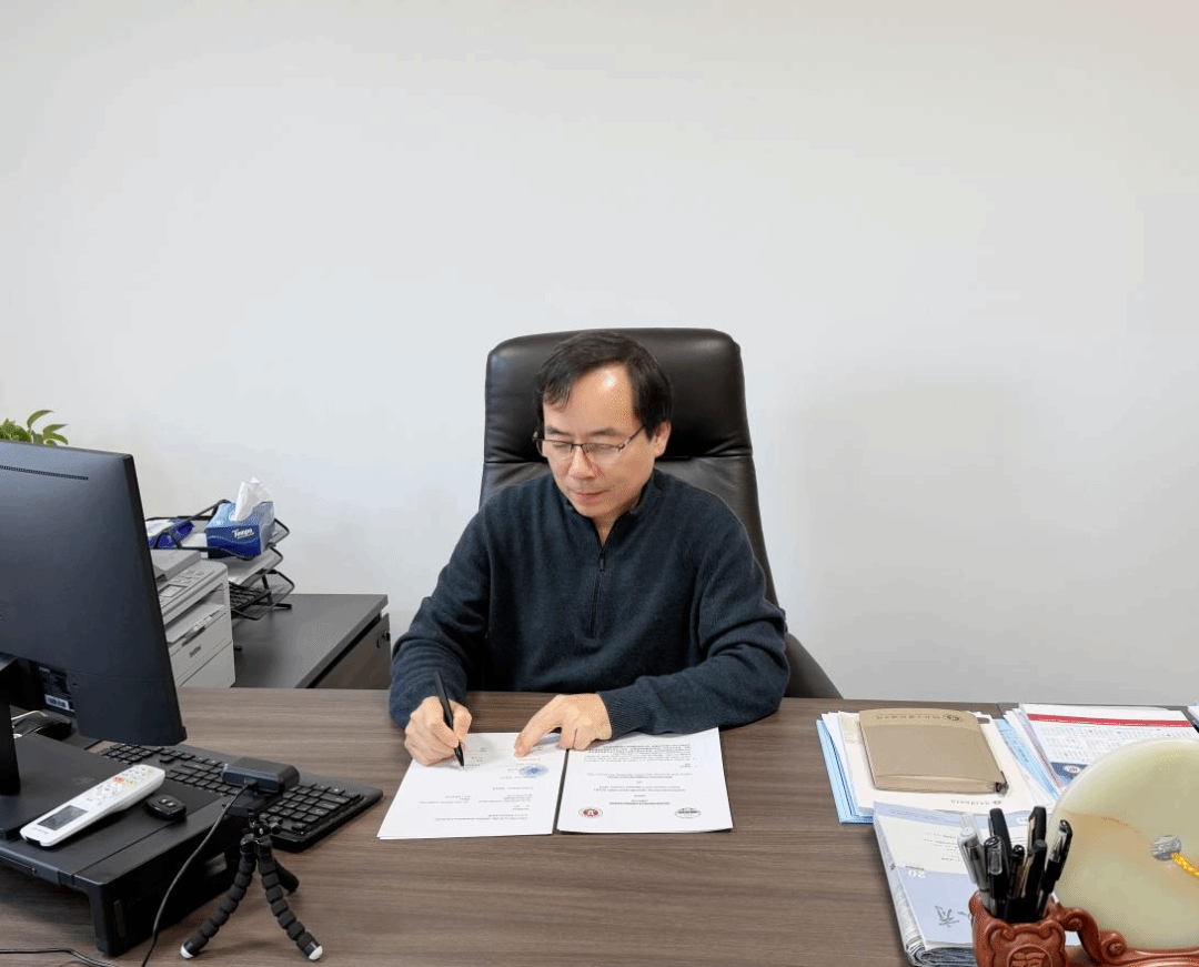 我校与乌兹别克斯坦撒马尔罕国立大学签署合作备忘录